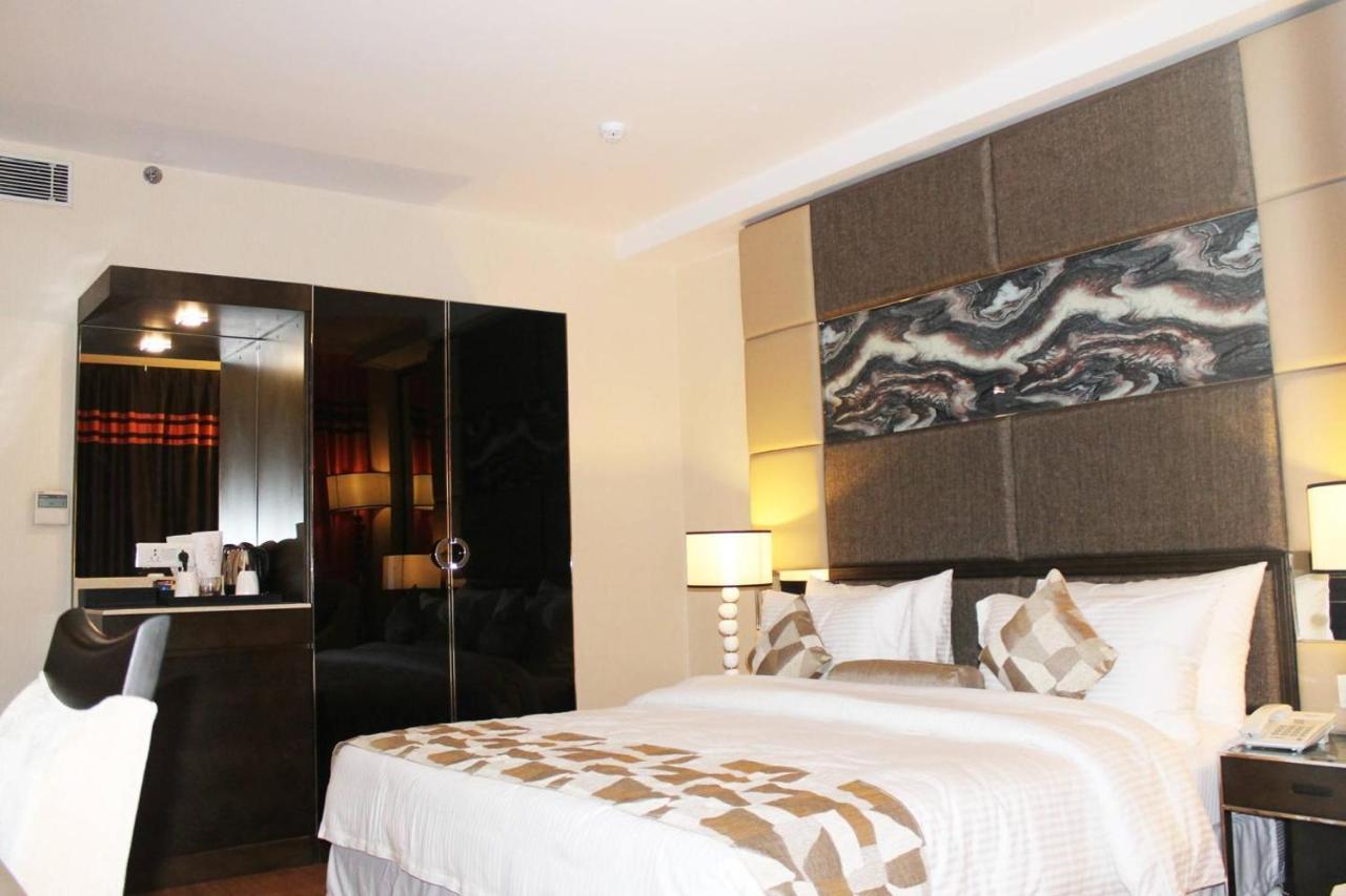 The Palm Spring A Boutique Hotel Naraina Ню Делхи Екстериор снимка