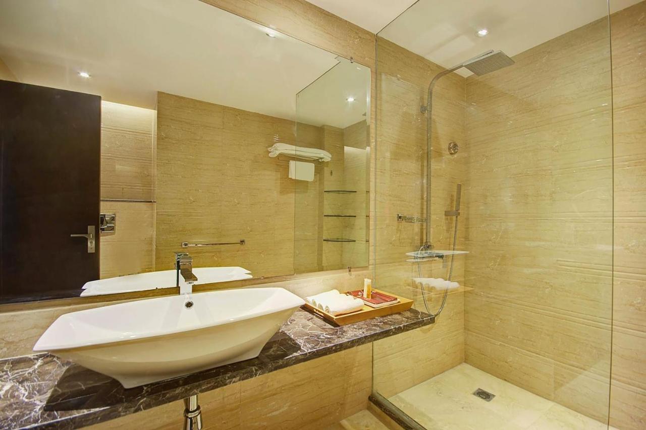 The Palm Spring A Boutique Hotel Naraina Ню Делхи Екстериор снимка