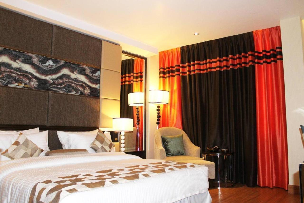The Palm Spring A Boutique Hotel Naraina Ню Делхи Екстериор снимка